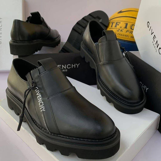 Chaussures de Ville Givenchy en Cuir Lisse – Élégance Masculine Haute Couture