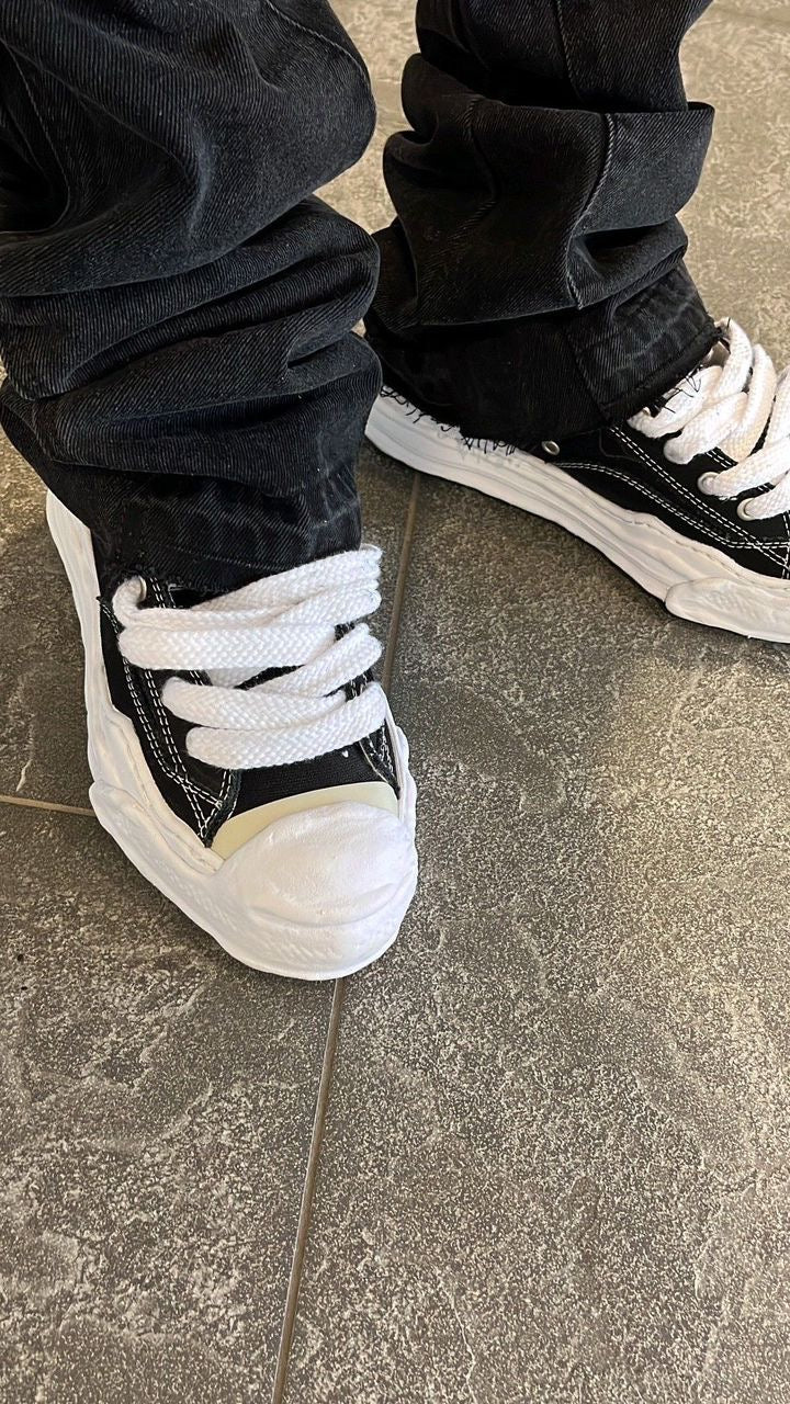 Baskets Maison Mihara Yasuhiro – Modèle Peterson OG Sole Canvas Low (Noir/Blanc)