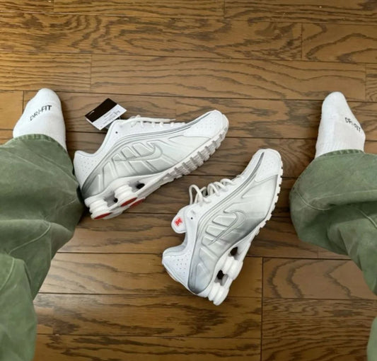 NIKE SHOX