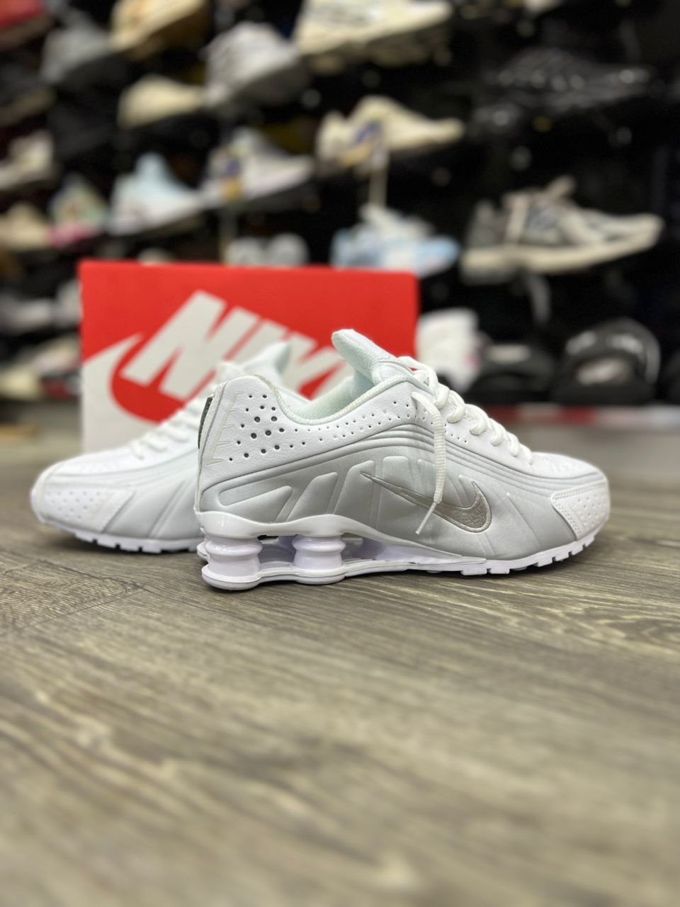 NIKE SHOX