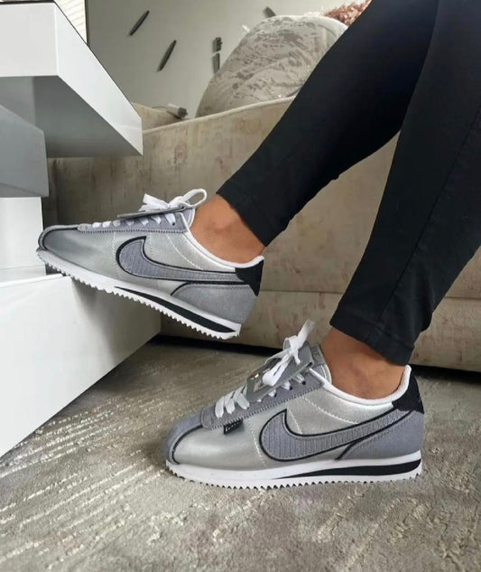 NIKE CORTEGE