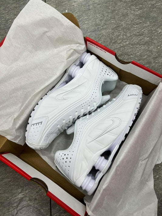 ⚡️ Nike Shox R4 "Triple White" – Édition Limitée ⚡️