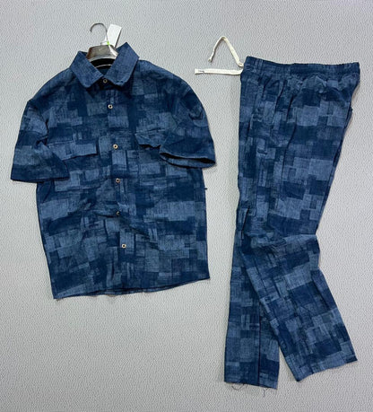 L'Ensemble "Indigo Damier" – Élégance Urbaine