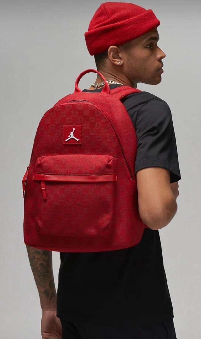 Sac à Dos "Urban Business" – Design Épuré, Imperméable & Compartiment PC