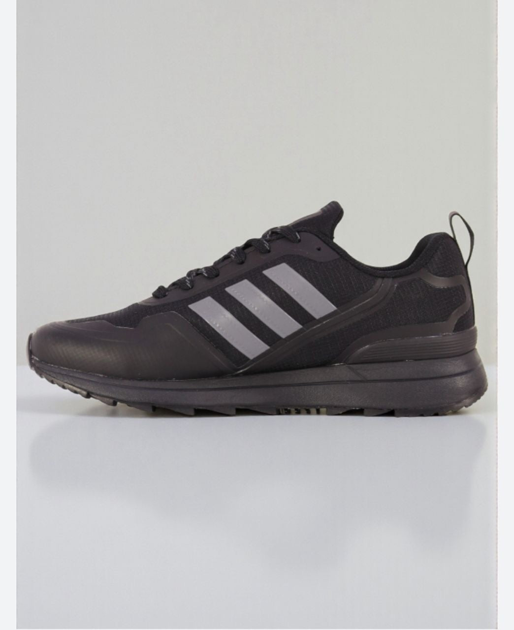 : "Adidas Gore-Tex Originals : Le 'Classique' du Flow à Dakar ! 🇸🇳👟"