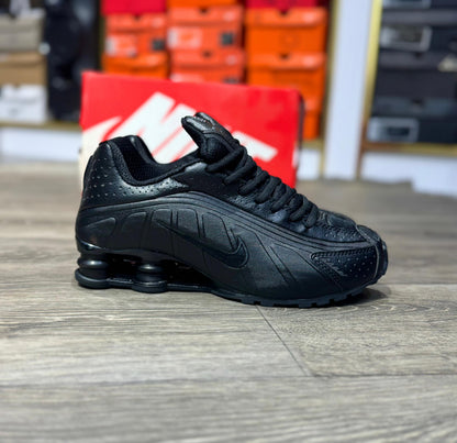 Nike Shox : L'Icône du Futurisme et de l'Amorti Mécanique