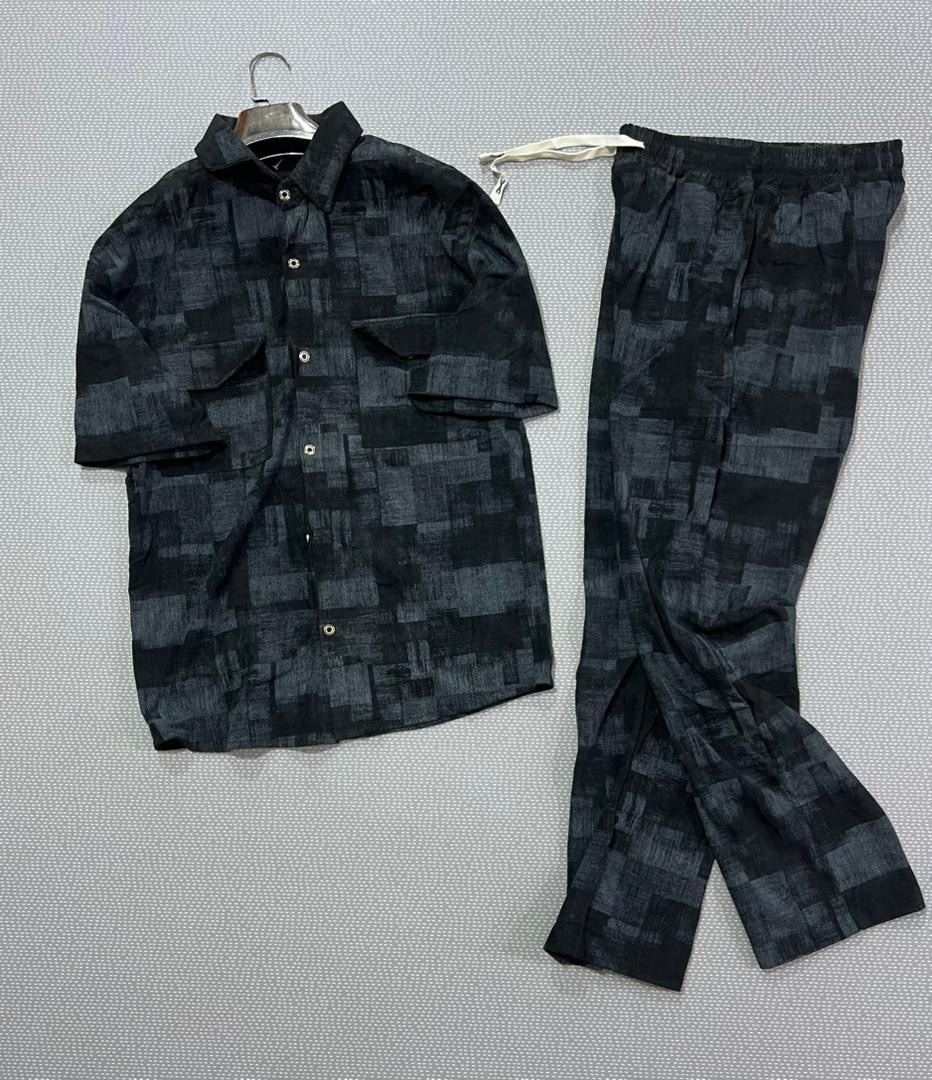 L'Ensemble "Indigo Damier" – Élégance Urbaine