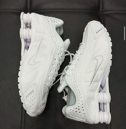 ⚡️ Nike Shox R4 "Triple White" – Édition Limitée ⚡️