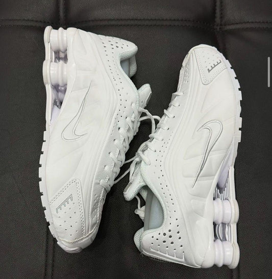 ⚡️ Nike Shox R4 "Triple White" – Édition Limitée ⚡️
