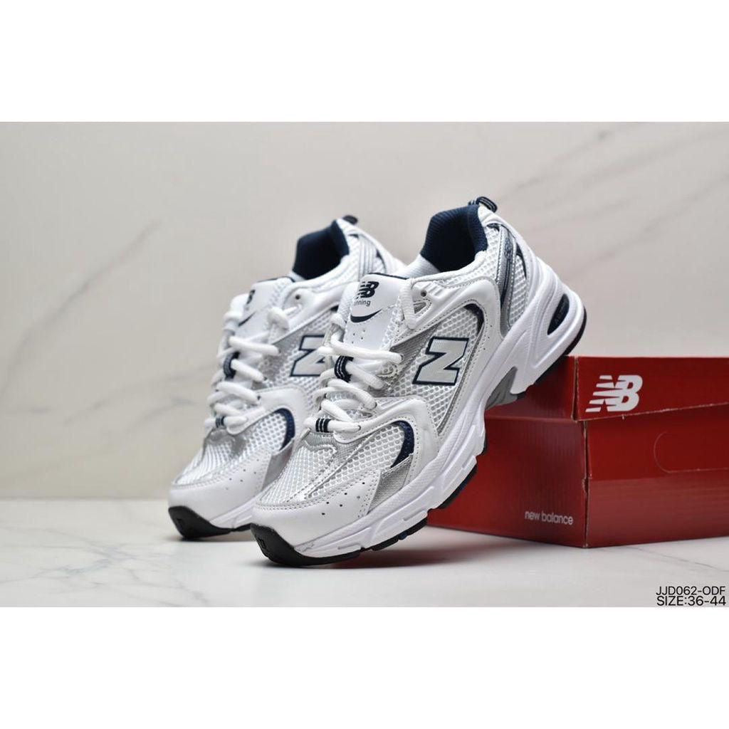 Style"
Le Confort Royal : New Balance 530 – La basket la plus légère et stylée de Dakar ! 🕊️🇸🇳