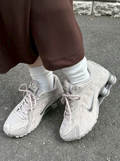 Nike Shox R4 – Metallic Silver & Grey Édition Limitée