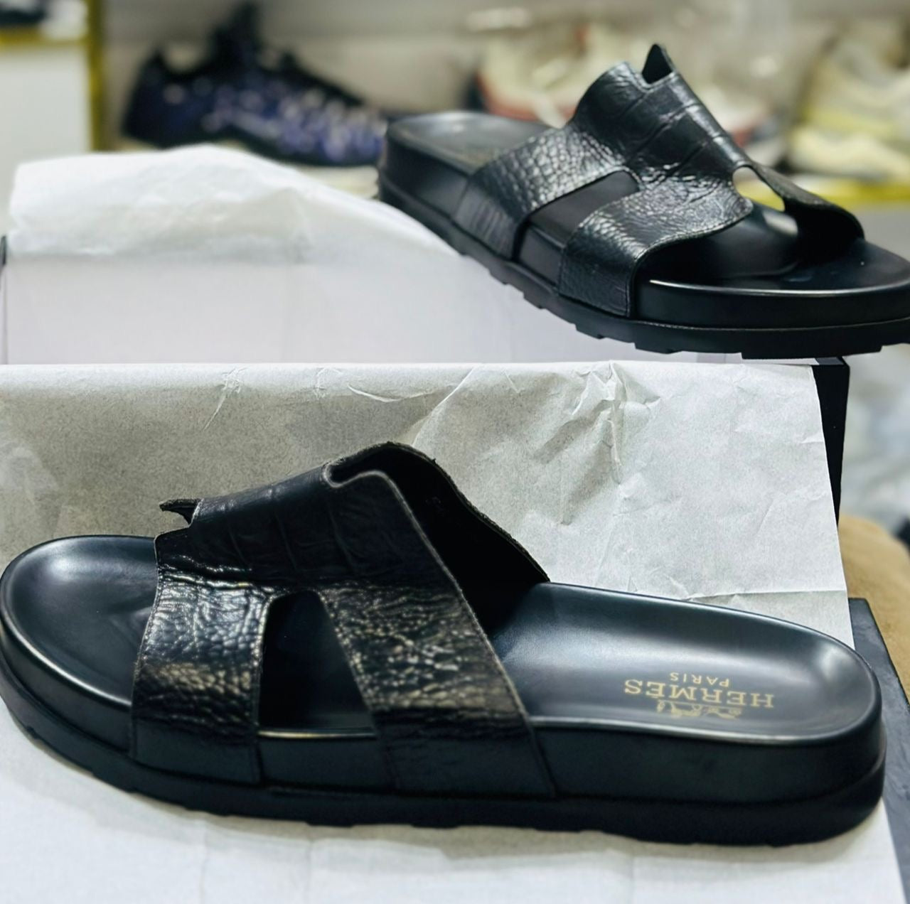 Sandales Homme Style Hermès Izmir – Cuir Noir Texturé Crocodile
