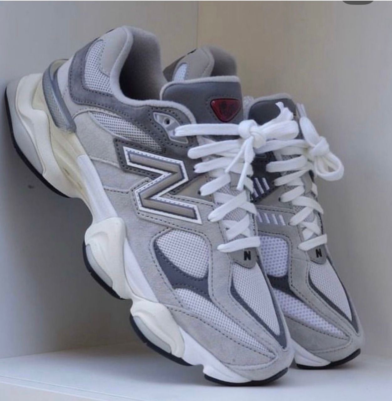👟 Titre : New Balance 9060 – La Reine du Streetwear Chic (Modèle Femme)