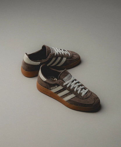Adidas Handball Spezial "Earth Brown" – L'Élégance Rétro à Dakar