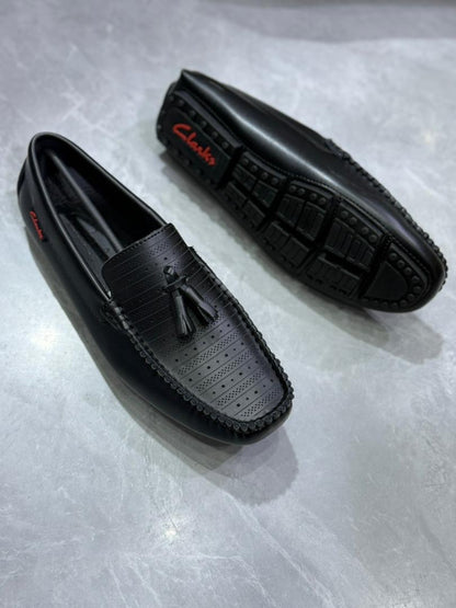Mocassin Homme Clarks en Cuir Noir avec Glands – Élégance et Confort