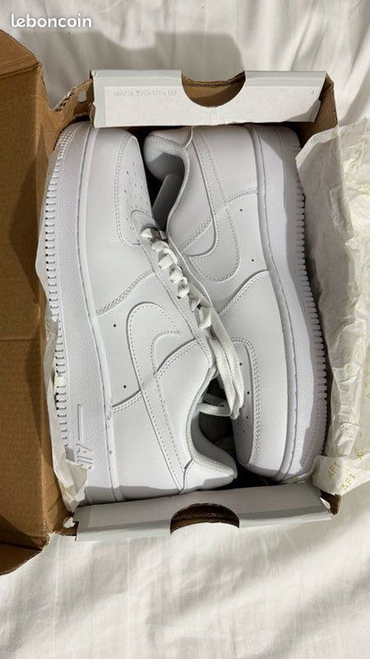 L'Indispensable : Nike Air Force 1 "All White" – La paire la plus fraîche de Dakar ! 🤍✨