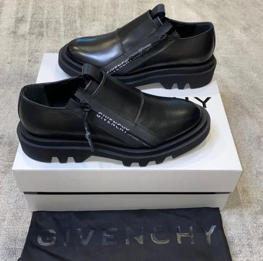 Chaussures de Ville Givenchy en Cuir Lisse – Élégance Masculine Haute Couture