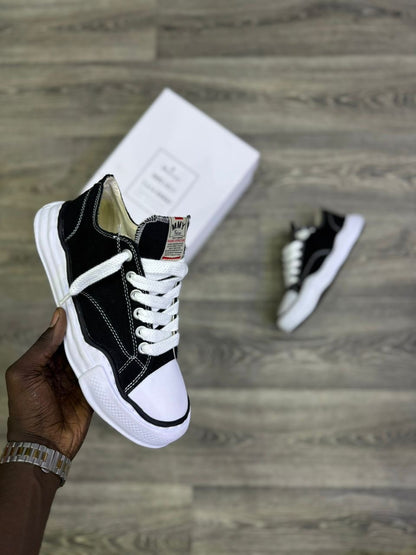Baskets Maison Mihara Yasuhiro – Modèle Peterson OG Sole Canvas Low (Noir/Blanc)
