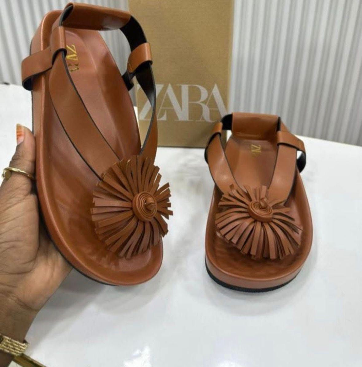 : Sandale Zara "Fleur de Cuir" – Nouvelle Collection Été 2024