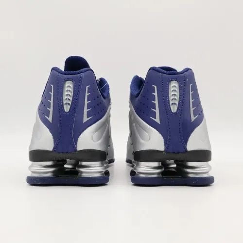 Nike Shox R4 – Metallic Silver & Grey (Édition Limitée)