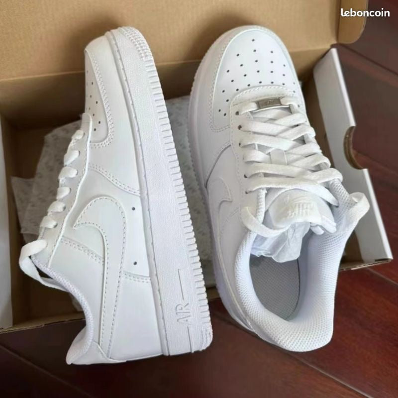 L'Indispensable : Nike Air Force 1 "All White" – La paire la plus fraîche de Dakar ! 🤍✨