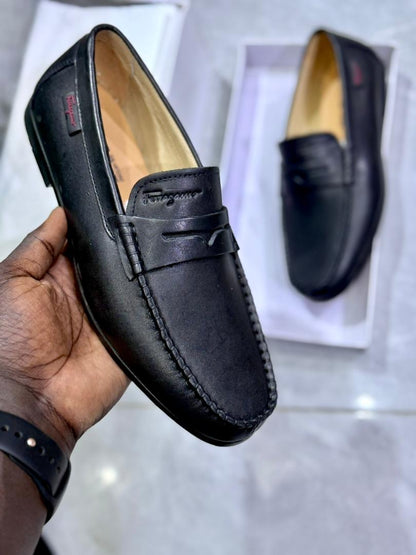 Mocassin Homme Clarks en Cuir Noir avec Glands – Élégance et Confort