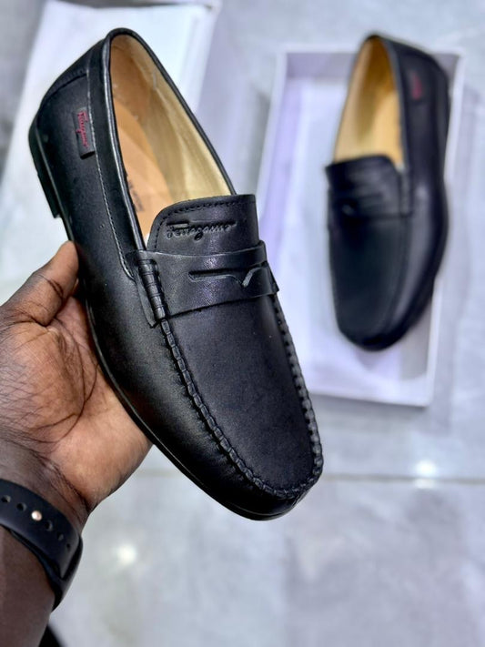 Mocassin Homme Clarks en Cuir Noir avec Glands – Élégance et Confort