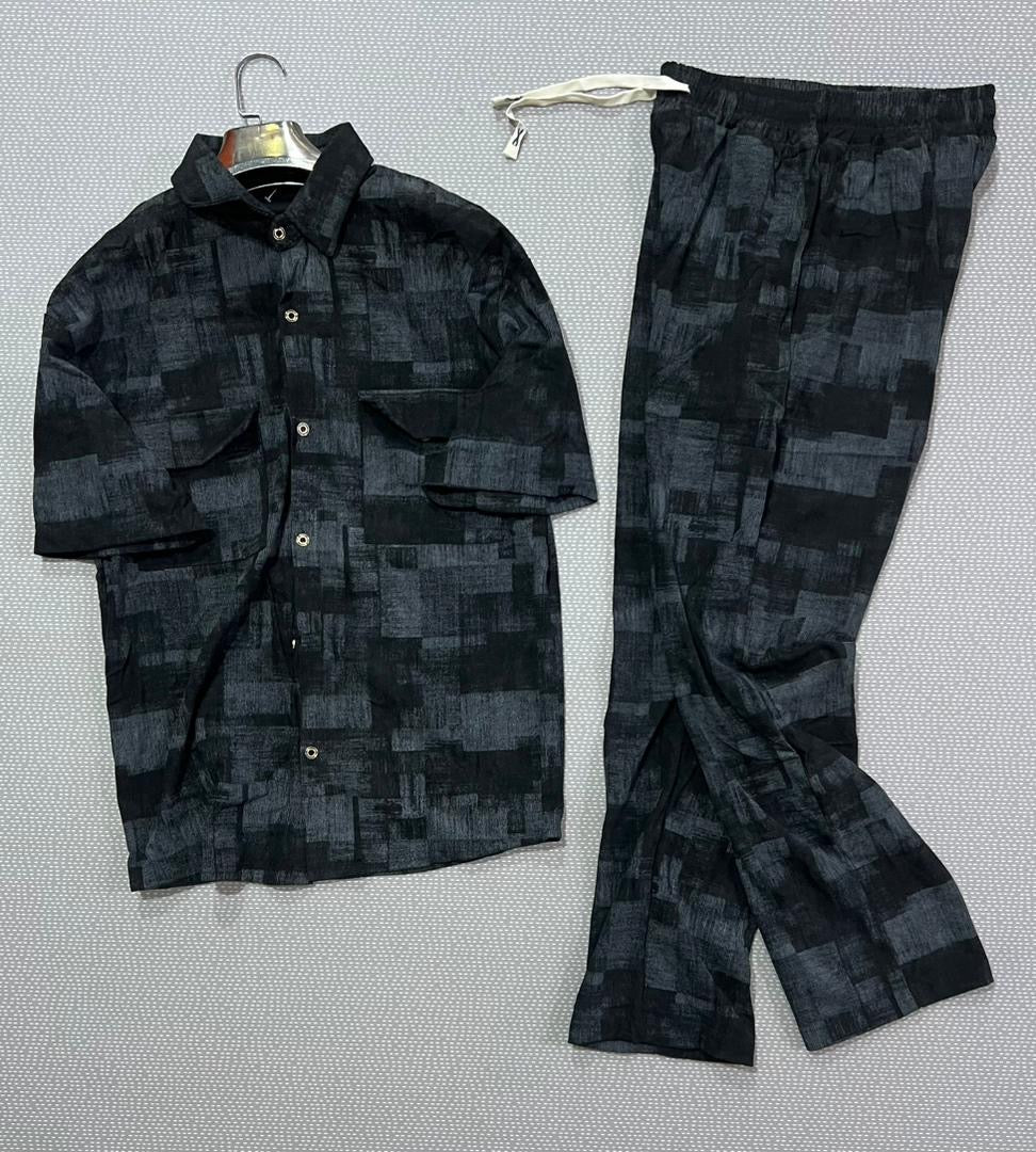 L'Ensemble "Indigo Damier" – Élégance Urbaine