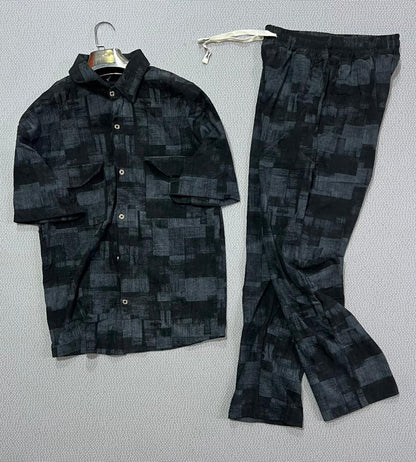 L'Ensemble "Indigo Damier" – Élégance Urbaine
