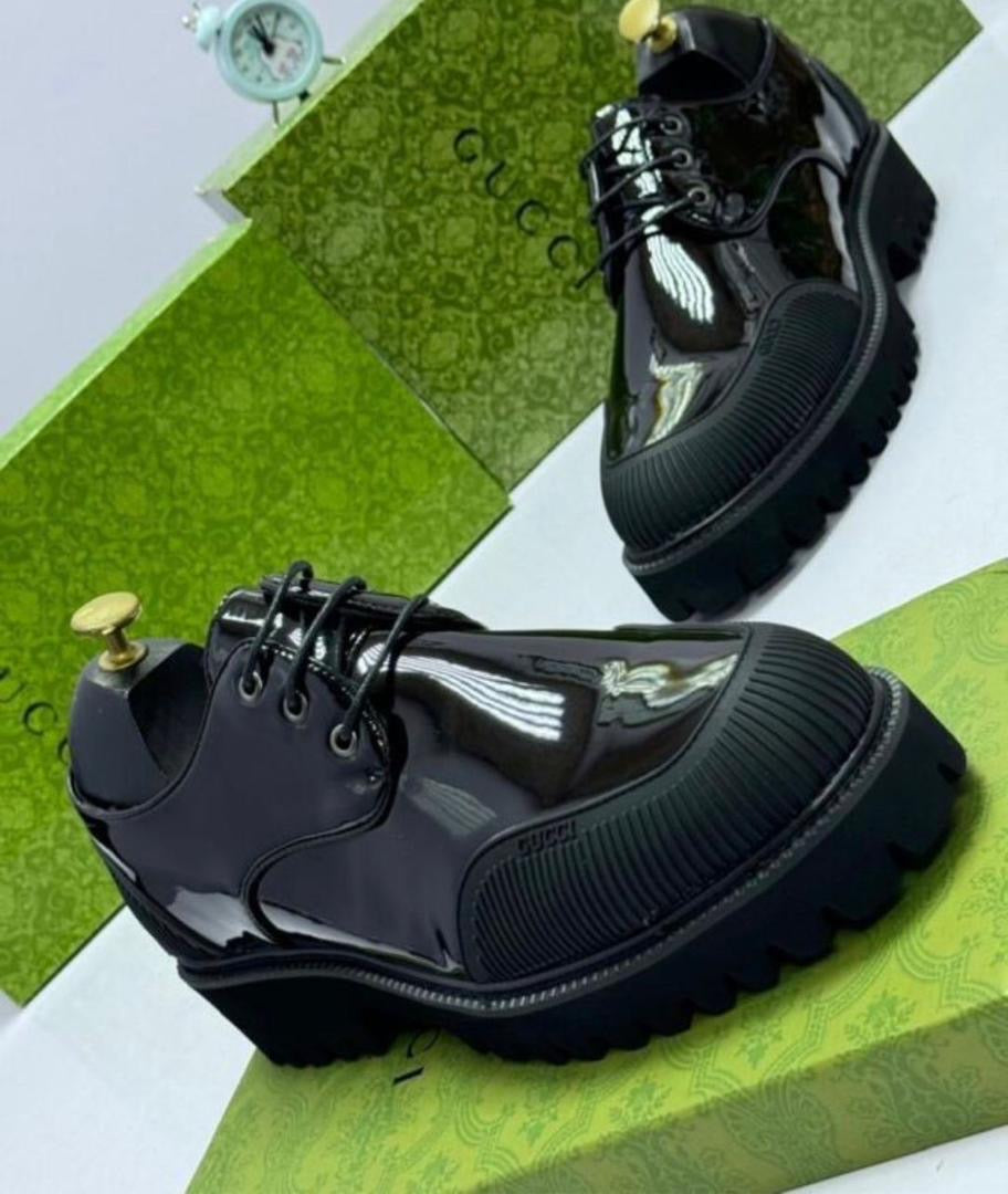 Chaussures Derby Gucci en Cuir Verni