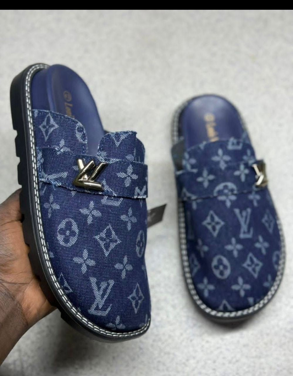 : Babouches Artisanales en Cuir : L'Élégance de la Tradition à vos Pieds