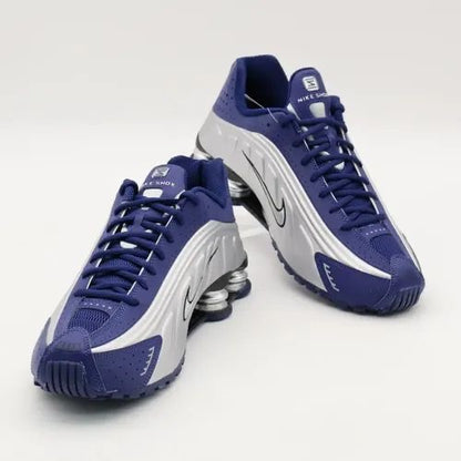 Nike Shox R4 – Metallic Silver & Grey (Édition Limitée)