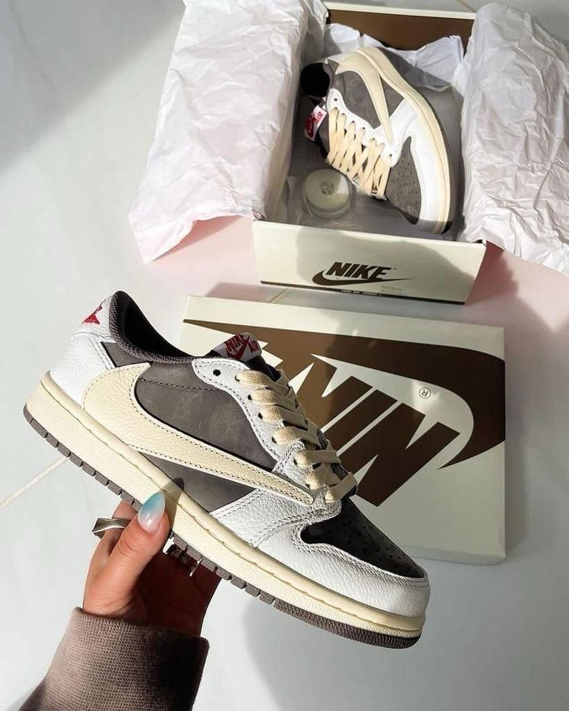 Jordan 1 Low OG x Travis Scott - Reverse Mocha