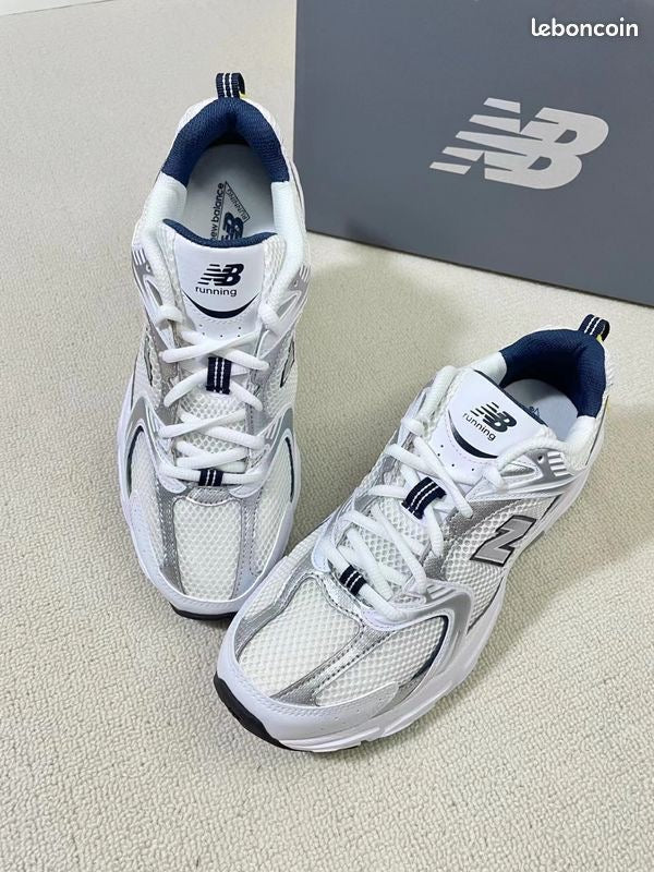 Style"
Le Confort Royal : New Balance 530 – La basket la plus légère et stylée de Dakar ! 🕊️🇸🇳
