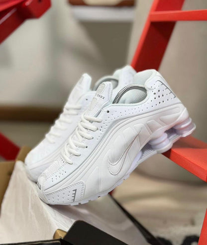 ⚡️ Nike Shox R4 "Triple White" – Édition Limitée ⚡️