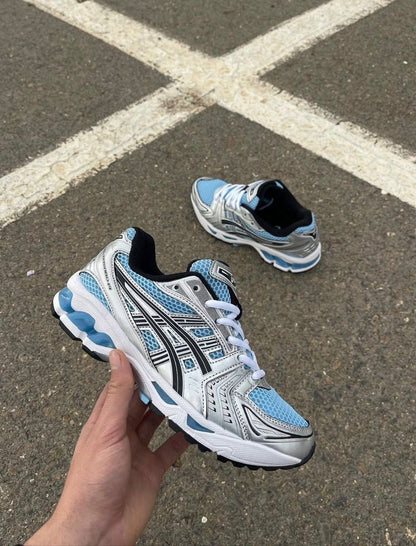 : Asics Gel-Kayano – "Dëgër la" : La chaussure increvable pour tes entraînements.
Description