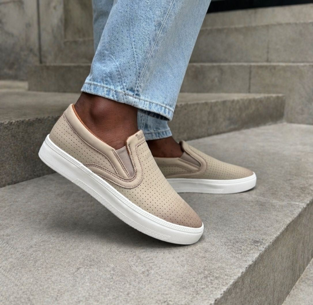 : Sneakers Slip-On Noires Perforées pour Homme – Style Décontracté & Confort