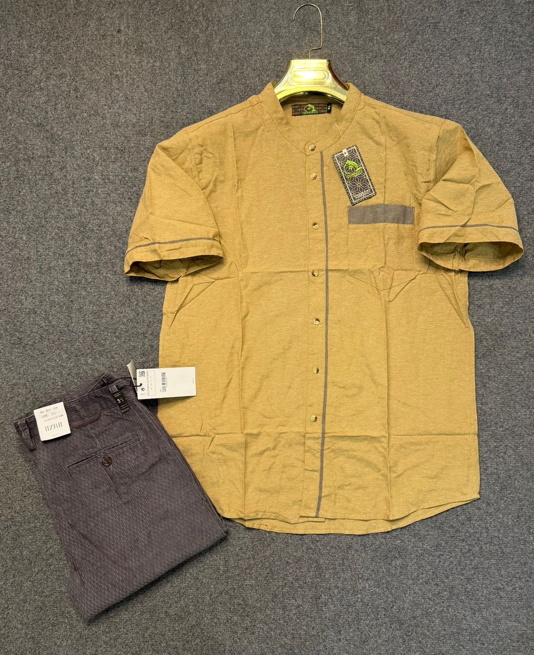 L'Élégance Sahélienne : Tunique Col Officier & Pantalon Chino