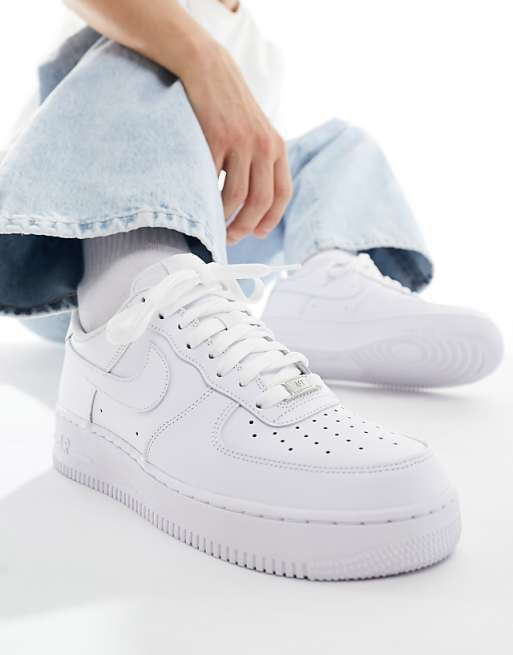 L'Indispensable : Nike Air Force 1 "All White" – La paire la plus fraîche de Dakar ! 🤍✨