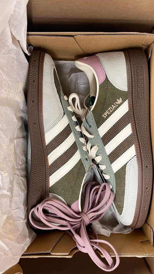 Style & Prestige : Adidas Spezial : L'élégance rétro en daim premium.