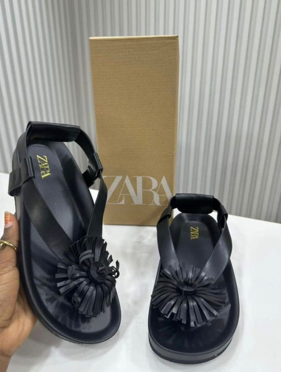 : Sandale Zara "Fleur de Cuir" – Nouvelle Collection Été 2024