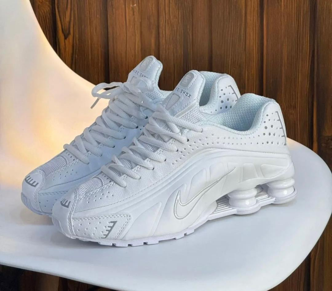 ⚡️ Nike Shox R4 "Triple White" – Édition Limitée ⚡️