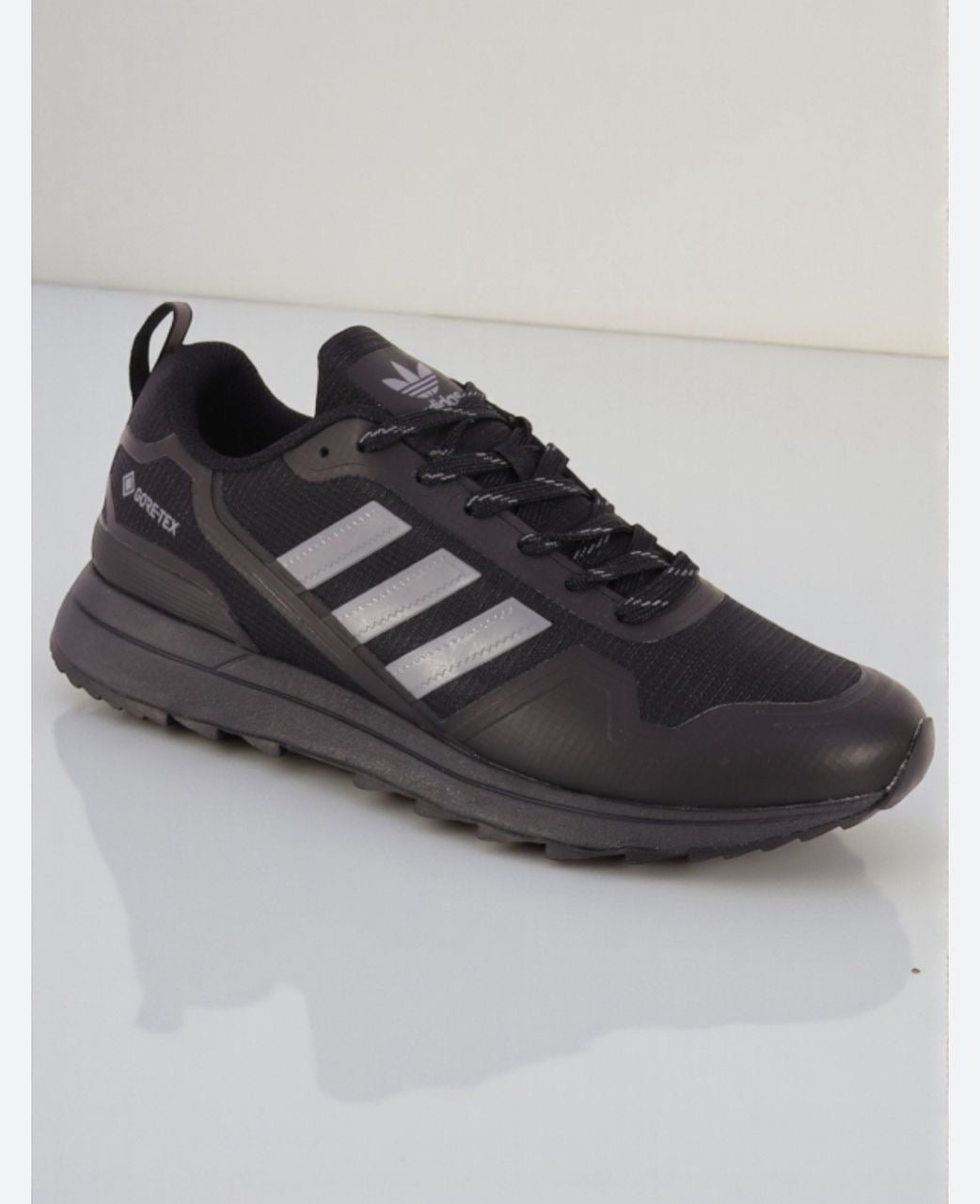 : "Adidas Gore-Tex Originals : Le 'Classique' du Flow à Dakar ! 🇸🇳👟"