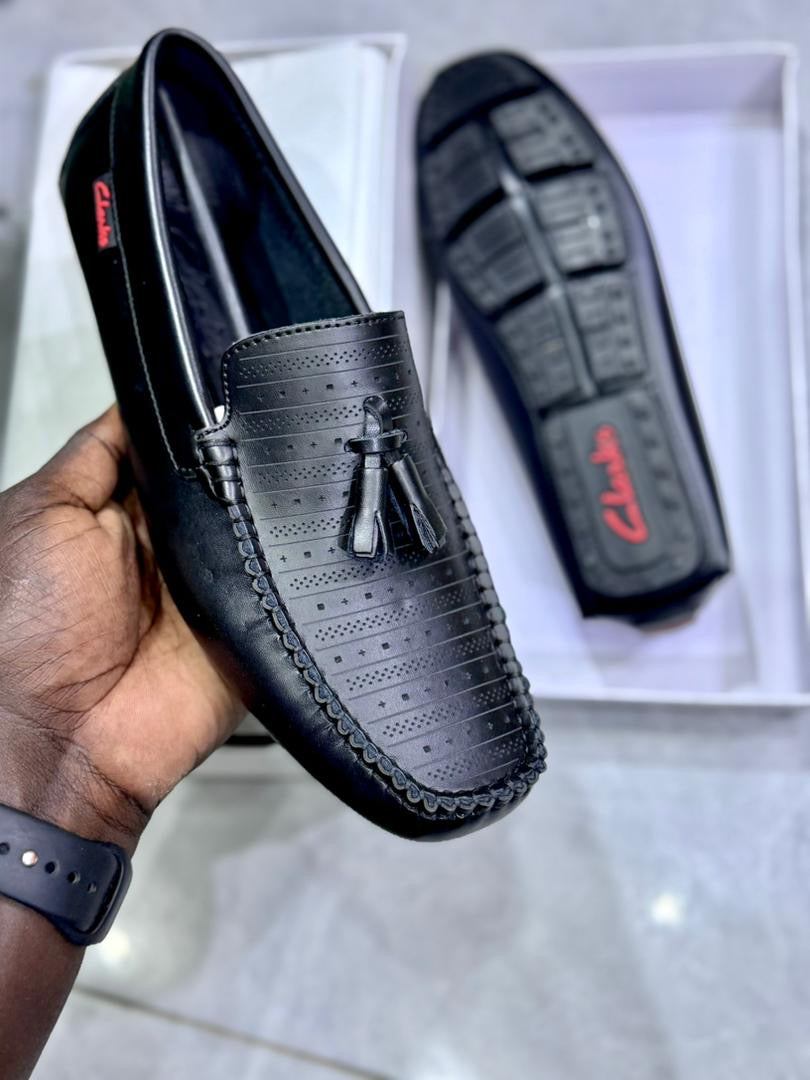 Mocassin Homme Clarks en Cuir Noir avec Glands – Élégance et Confort
