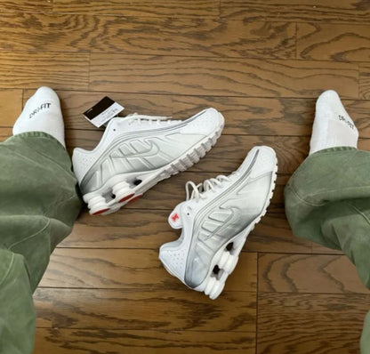 NIKE SHOX