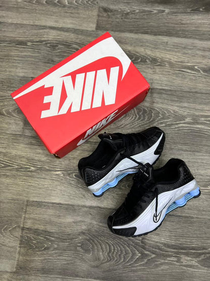 NIKE SHOX