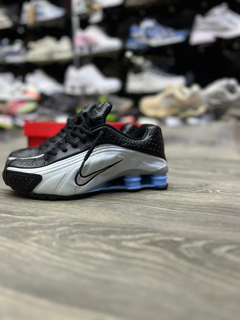 NIKE SHOX