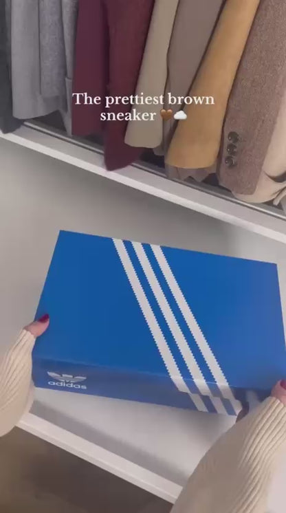 Adidas Handball Spezial "Earth Brown" – L'Élégance Rétro à Dakar