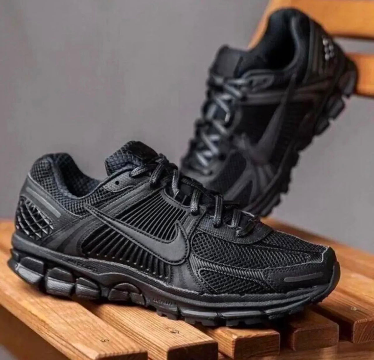 Nike Zoom Vomero 5 "Triple Black" – Comme neuves