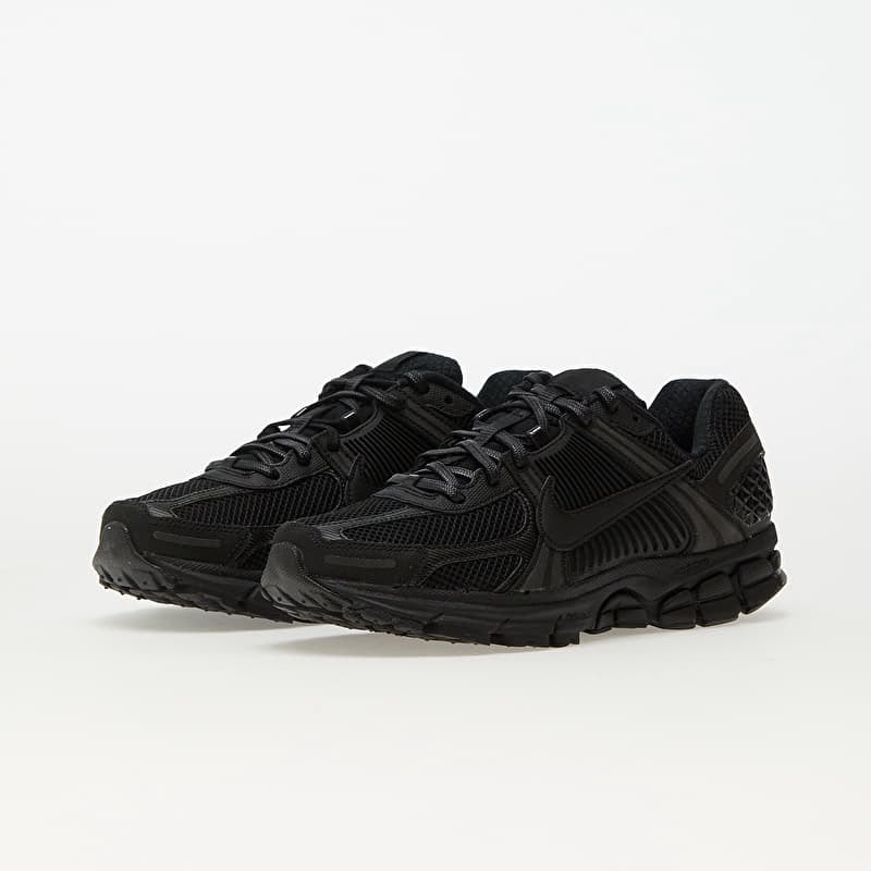 Nike Zoom Vomero 5 "Triple Black" – Comme neuves